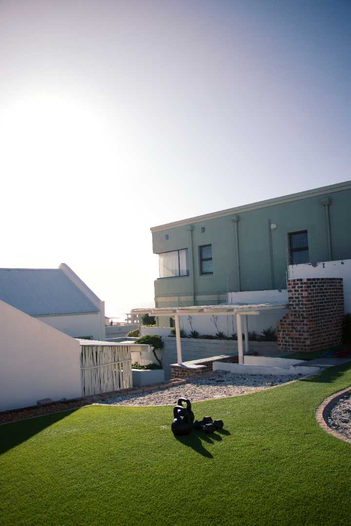 To Let 4 Bedroom Property for Rent in Bloubergstrand Western Cape